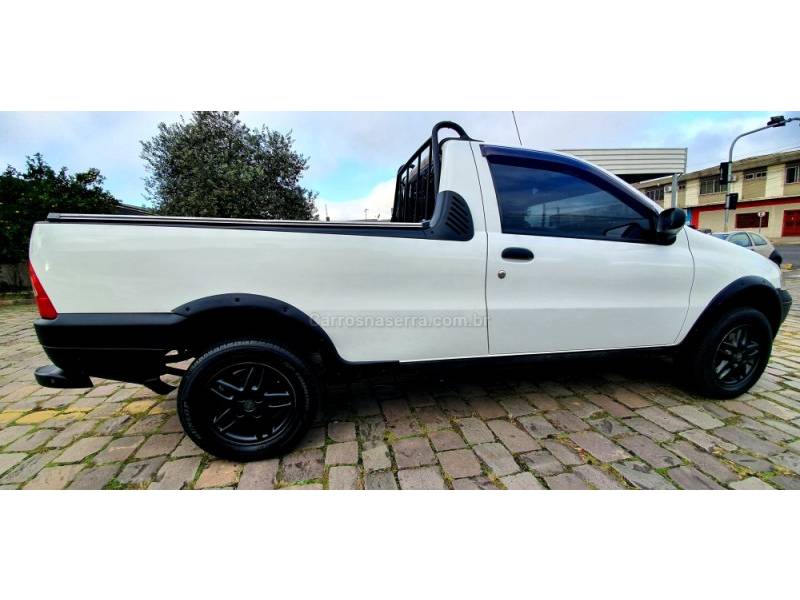 FIAT - STRADA - 2004/2004 - Branca - R$ 29.900,00