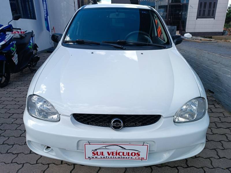 CHEVROLET - CORSA - 2001/2001 - Branca - R$ 18.900,00