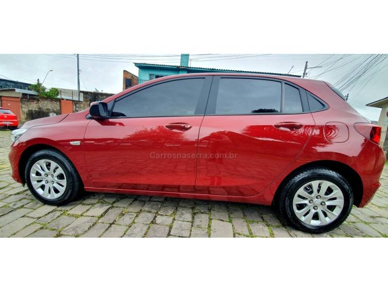 CHEVROLET - ONIX - 2020/2020 - Vermelha - R$ 61.900,00