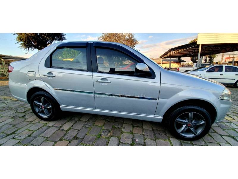 FIAT - SIENA - 2013/2013 - Prata - R$ 32.900,00