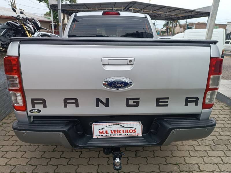 FORD - RANGER - 2018/2019 - Prata - R$ 138.900,00