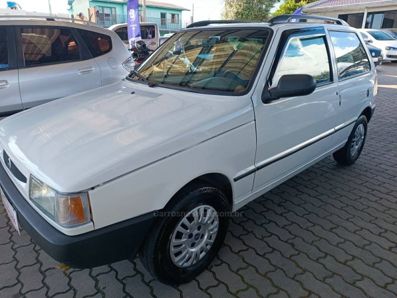 FIAT - UNO - 2003/2004 - Branca - R$ 14.900,00