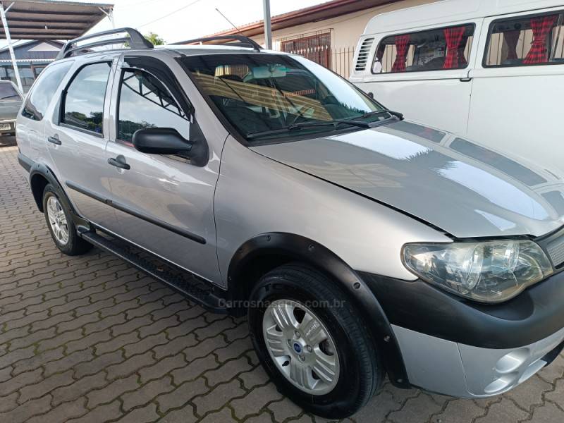 FIAT - PALIO - 2006/2007 - Prata - R$ 28.900,00