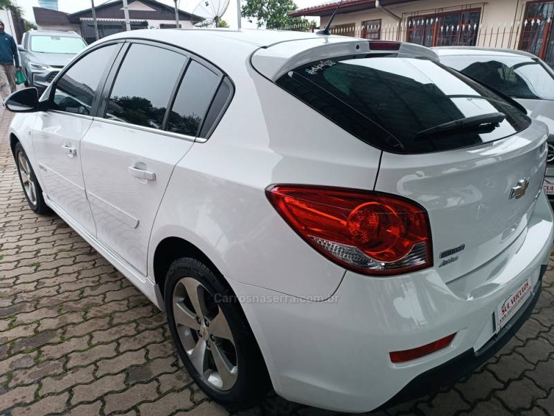CHEVROLET - CRUZE - 2012/2013 - Branca - R$ 55.900,00