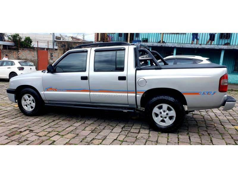 CHEVROLET - S10 - 2005/2005 - Prata - R$ 65.900,00