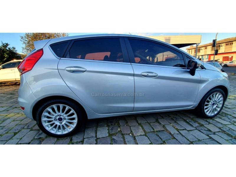 FORD - FIESTA - 2017/2017 - Prata - R$ 56.900,00