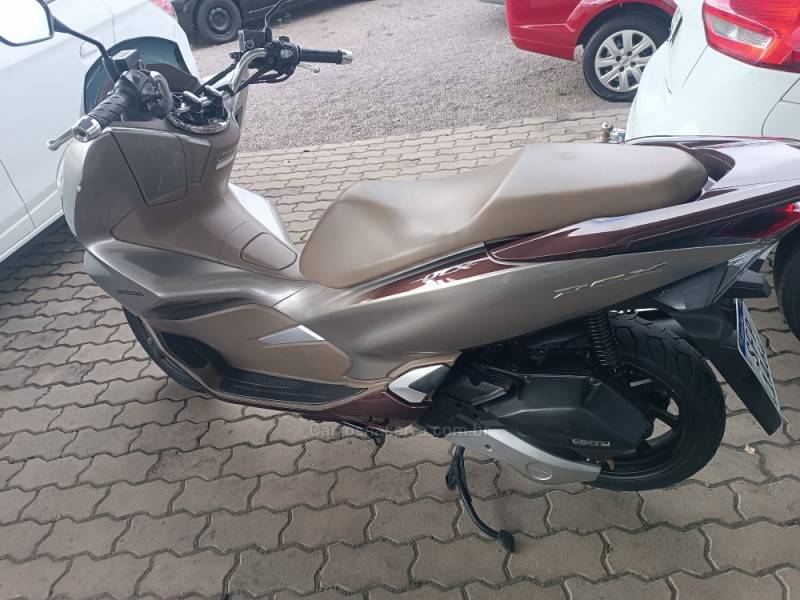 HONDA - PCX - 2022/2022 - Prata - R$ 17.800,00
