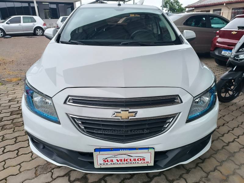 CHEVROLET - PRISMA - 2015/2015 - Branca - R$ 52.900,00