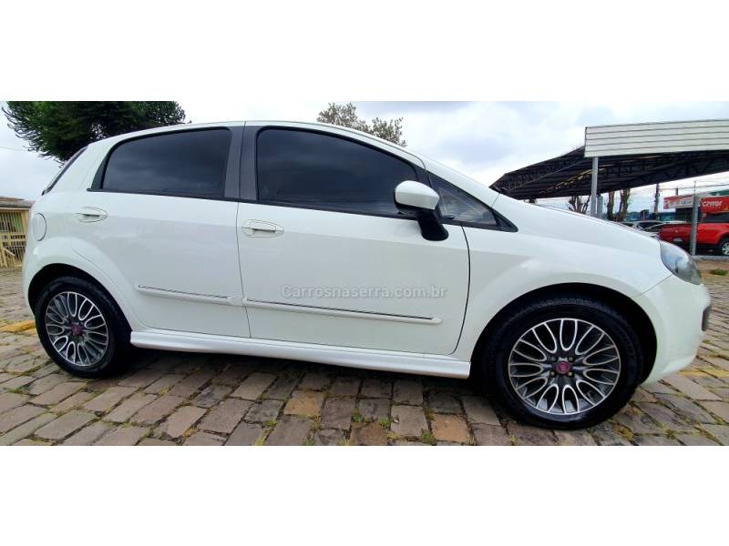 FIAT - PUNTO - 2014/2014 - Branca - R$ 41.900,00