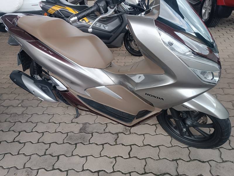 HONDA - PCX - 2022/2022 - Prata - R$ 17.800,00