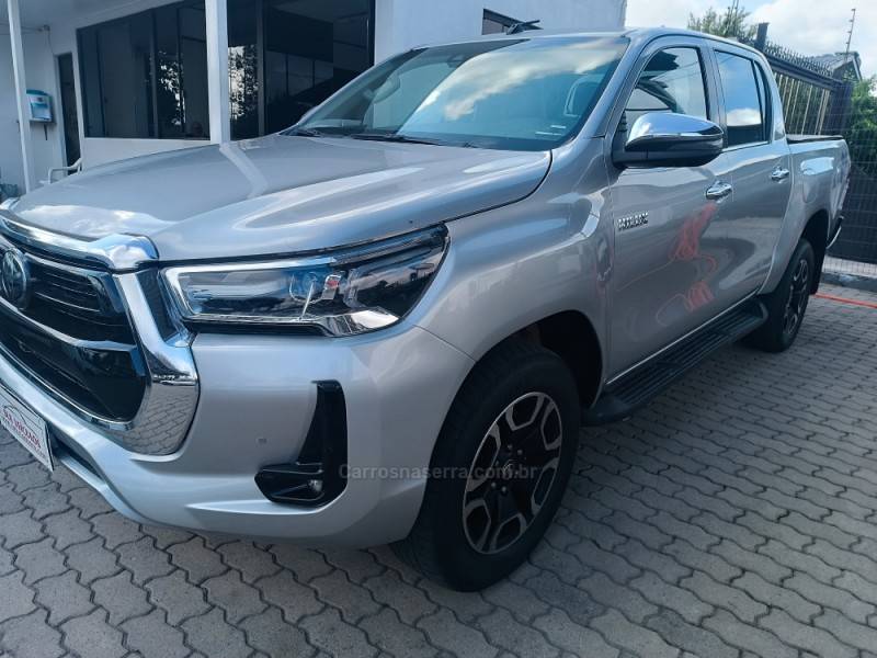 TOYOTA - HILUX - 2022/2022 - Prata - R$ 238.000,00