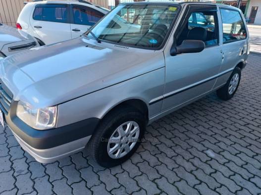 FIAT - UNO - 2009/2010 - Prata - R$ 19.900,00