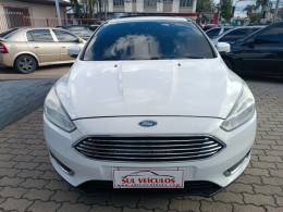 FORD - FOCUS - 2017/2018 - Branca - R$ 71.900,00