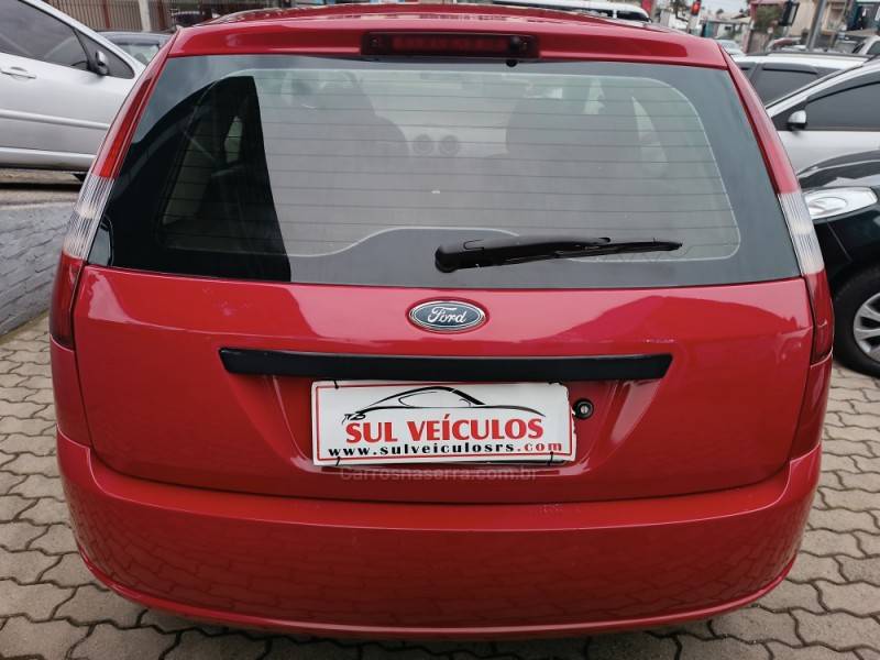 FORD - FIESTA - 2005/2005 - Vermelha - R$ 20.900,00