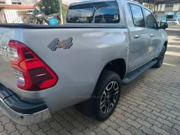 TOYOTA - HILUX - 2022/2022 - Prata - R$ 238.000,00