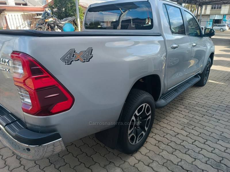 TOYOTA - HILUX - 2022/2022 - Prata - R$ 238.000,00