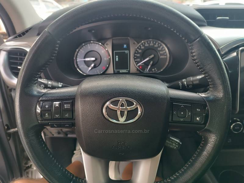 TOYOTA - HILUX - 2022/2022 - Prata - R$ 238.000,00