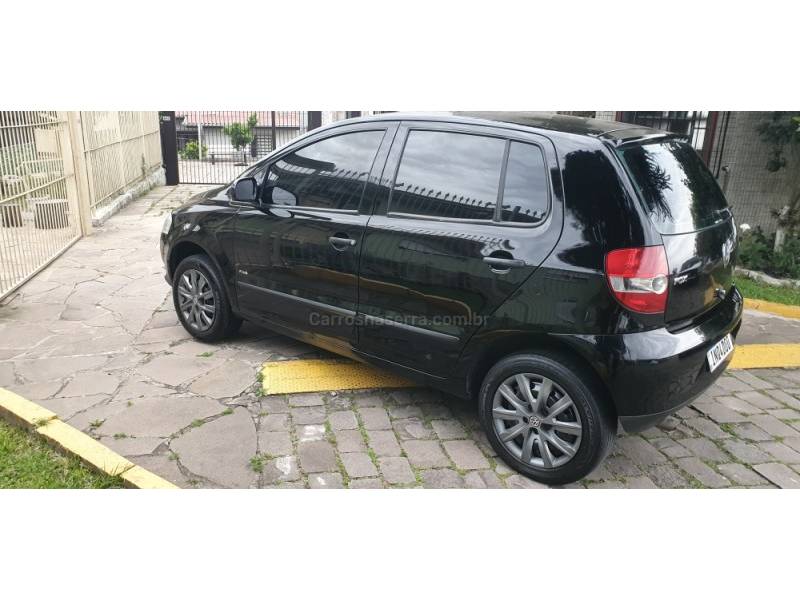 VOLKSWAGEN - FOX - 2007/2007 - Preta - R$ 27.900,00