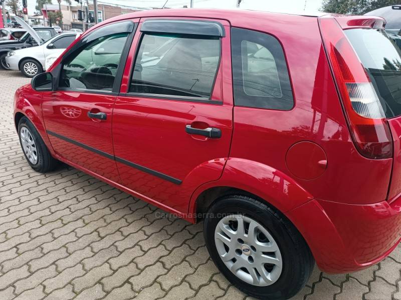 FORD - FIESTA - 2005/2005 - Vermelha - R$ 20.900,00