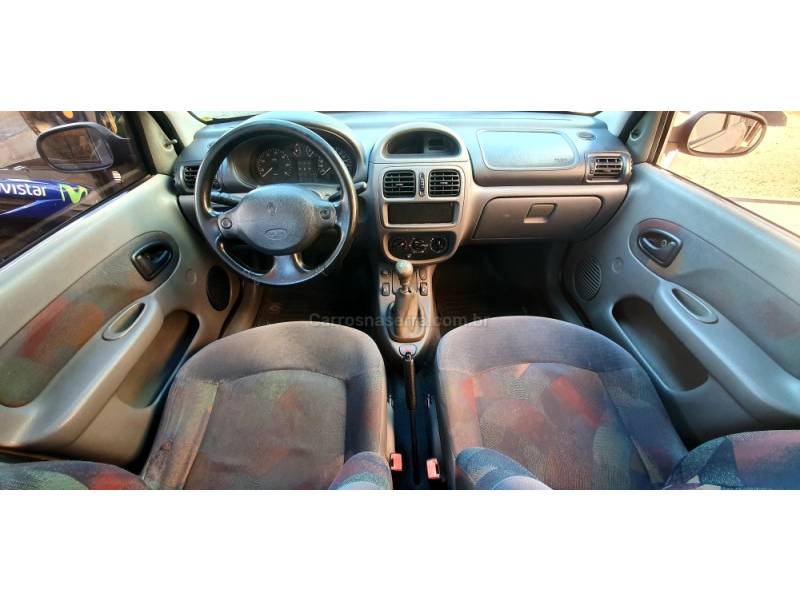 RENAULT - CLIO - 2002/2002 - Cinza - R$ 15.900,00