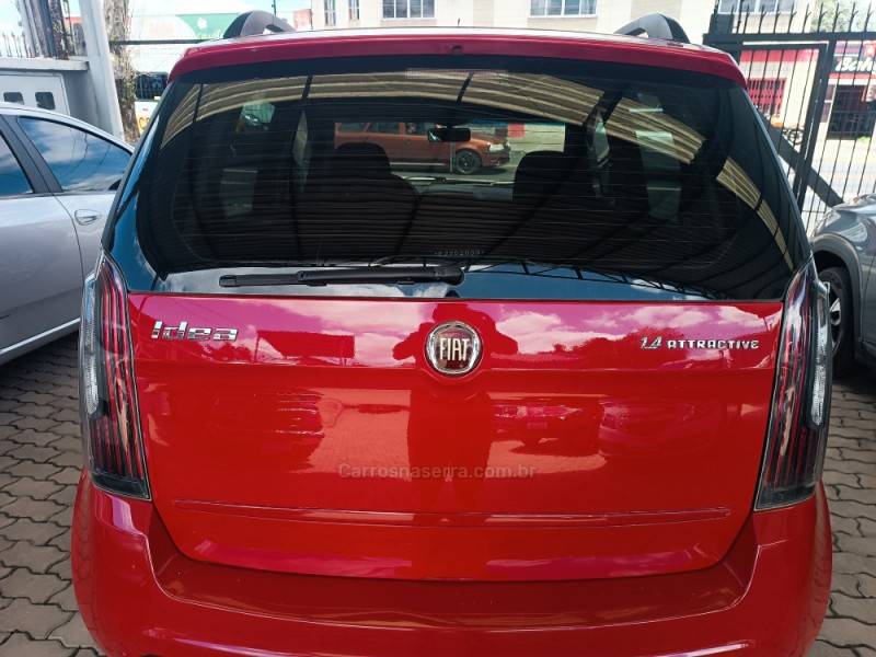 FIAT - IDEA - 2013/2014 - Vermelha - R$ 38.900,00