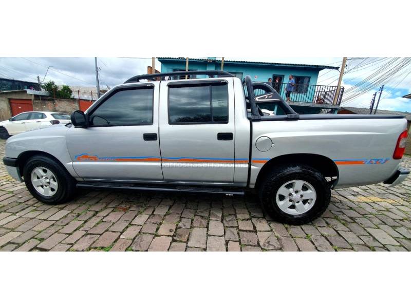 CHEVROLET - S10 - 2005/2005 - Prata - R$ 65.900,00