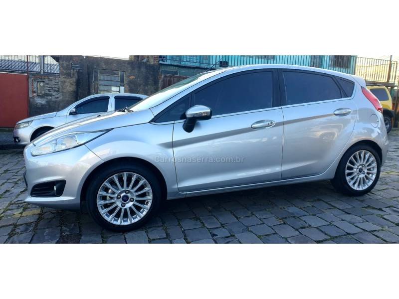 FORD - FIESTA - 2017/2017 - Prata - R$ 56.900,00