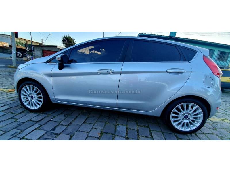 FORD - FIESTA - 2017/2017 - Prata - R$ 56.900,00