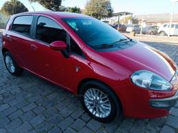 FIAT - PUNTO - 2013/2013 - Vermelha - R$ 34.900,00