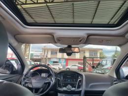 FORD - FOCUS - 2017/2018 - Branca - R$ 71.900,00