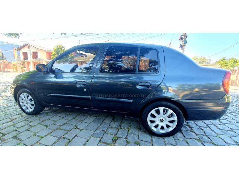 RENAULT - CLIO - 2002/2002 - Cinza - R$ 15.900,00