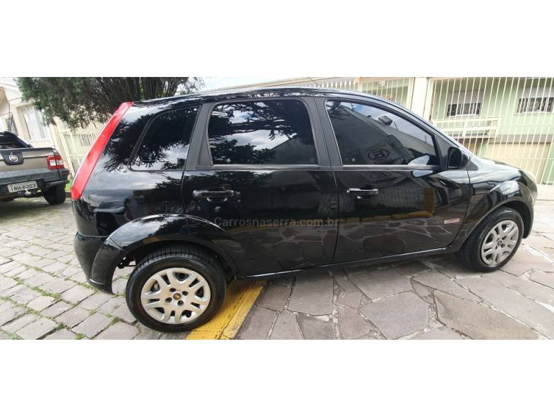 FORD - FIESTA - 2012/2013 - Preta - R$ 32.900,00