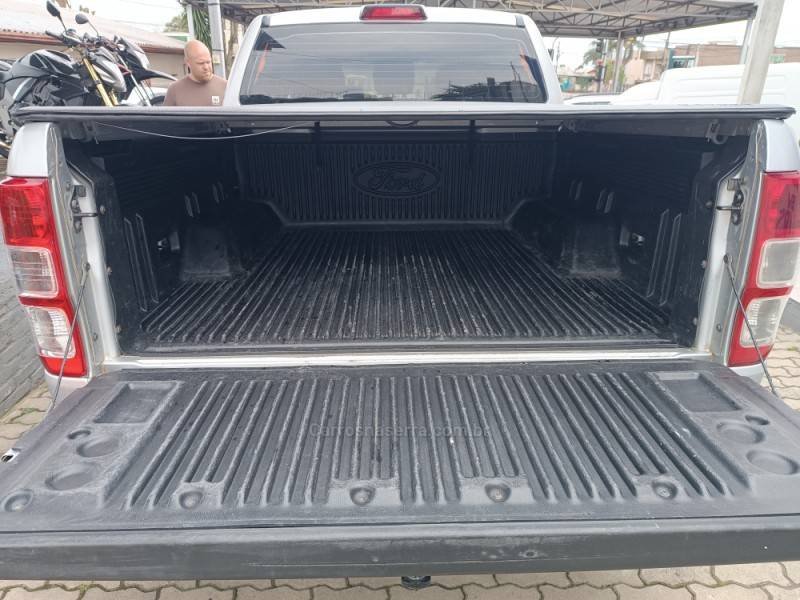 FORD - RANGER - 2018/2019 - Prata - R$ 138.900,00