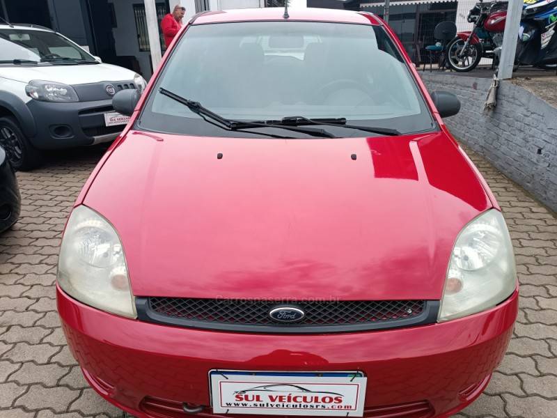FORD - FIESTA - 2005/2005 - Vermelha - R$ 20.900,00