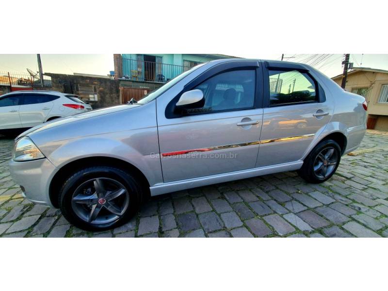 FIAT - SIENA - 2013/2013 - Prata - R$ 32.900,00