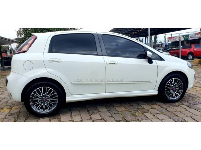 FIAT - PUNTO - 2014/2014 - Branca - R$ 41.900,00