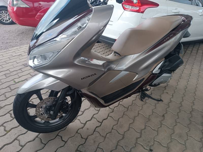 HONDA - PCX - 2022/2022 - Prata - R$ 17.800,00
