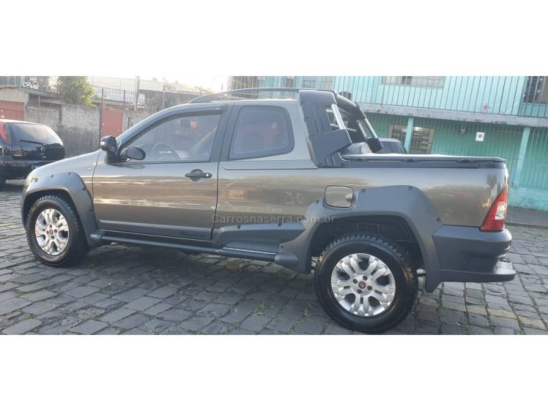 FIAT - STRADA - 2011/2011 - Cinza - R$ 49.900,00