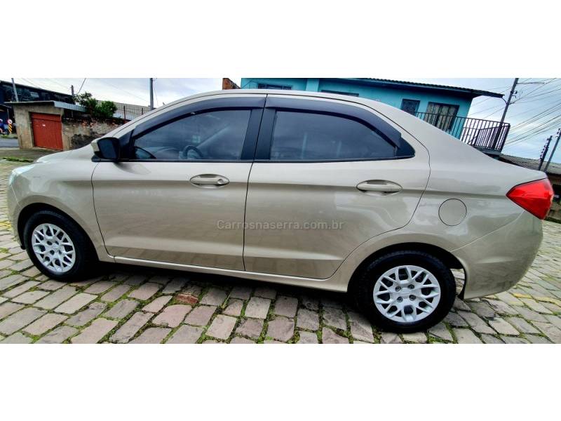FORD - KA - 2017/2017 - Dourada - R$ 43.900,00