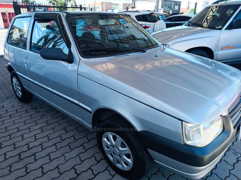 FIAT - UNO - 2009/2010 - Prata - R$ 19.900,00