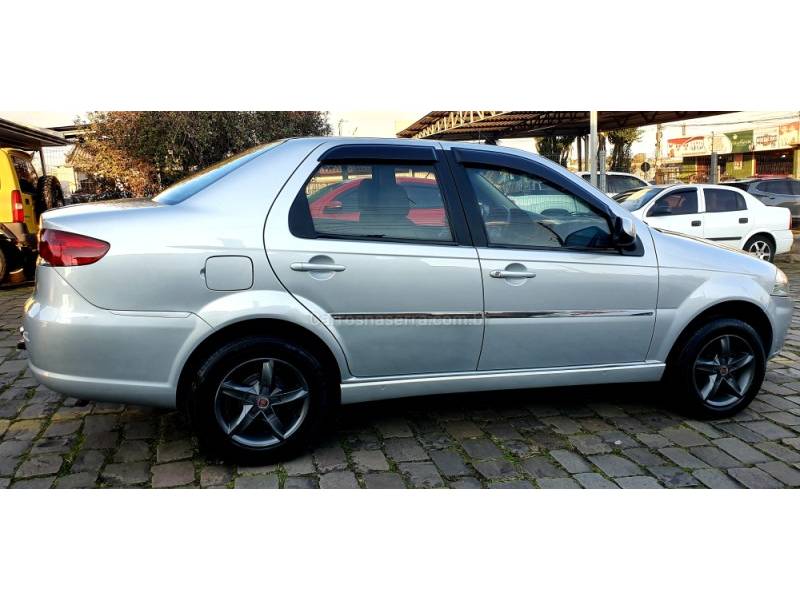 FIAT - SIENA - 2013/2013 - Prata - R$ 32.900,00