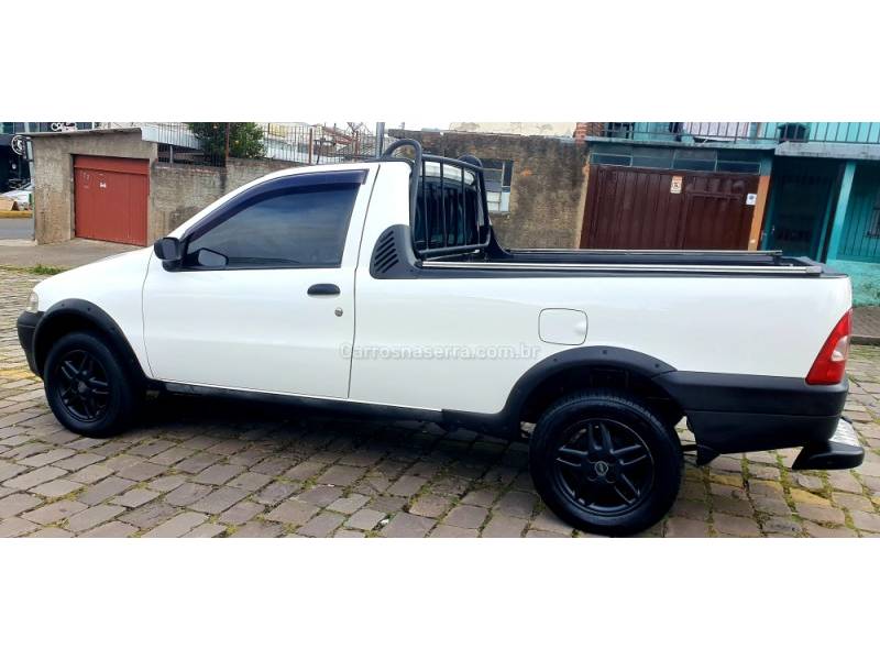 FIAT - STRADA - 2004/2004 - Branca - R$ 29.900,00