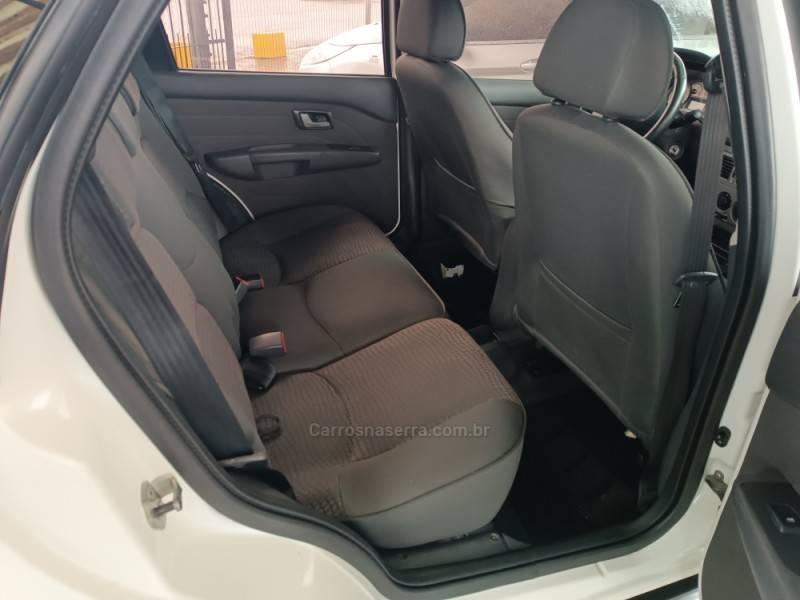 FIAT - PALIO - 2011/2012 - Branca - R$ 41.900,00