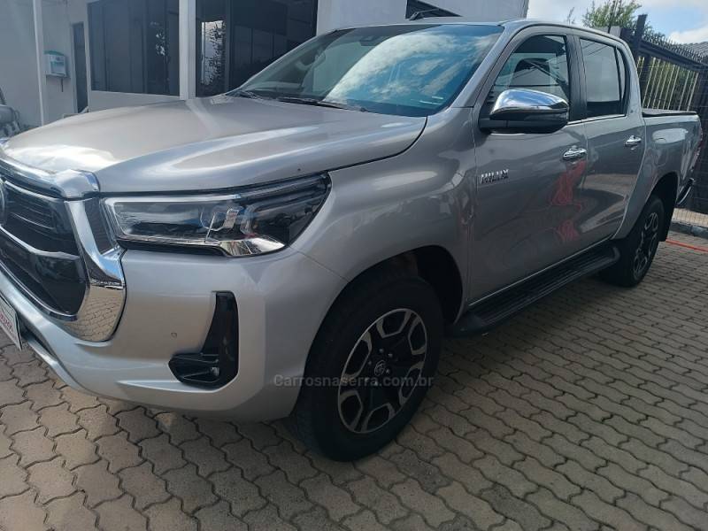 TOYOTA - HILUX - 2022/2022 - Prata - R$ 238.000,00