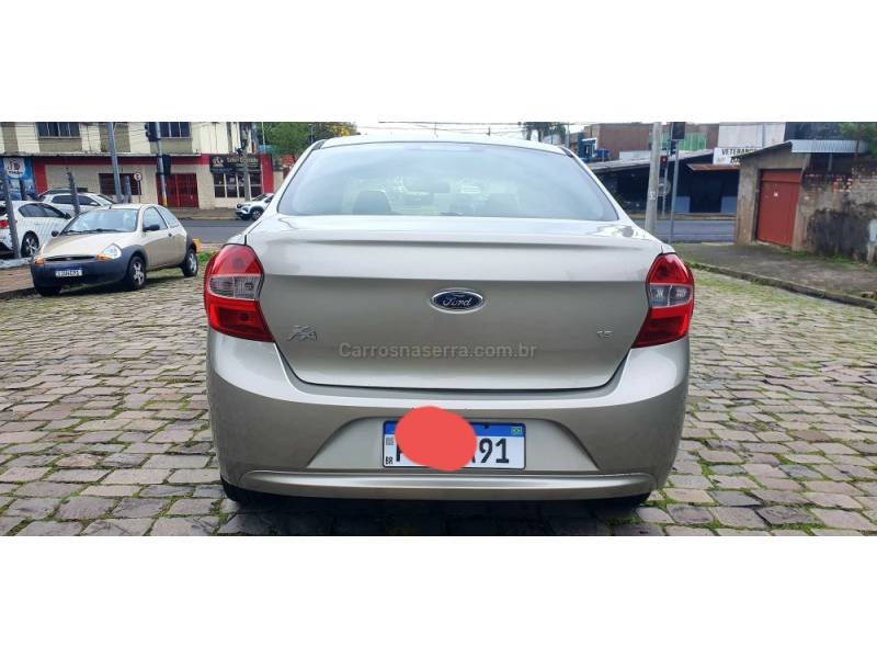 FORD - KA - 2017/2017 - Dourada - R$ 43.900,00