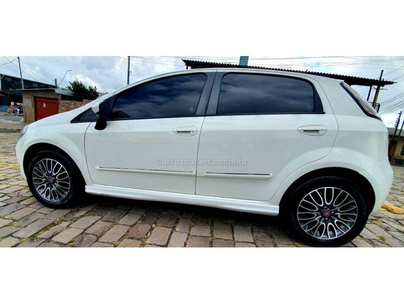 FIAT - PUNTO - 2014/2014 - Branca - R$ 41.900,00