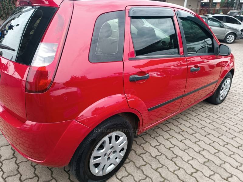 FORD - FIESTA - 2005/2005 - Vermelha - R$ 20.900,00