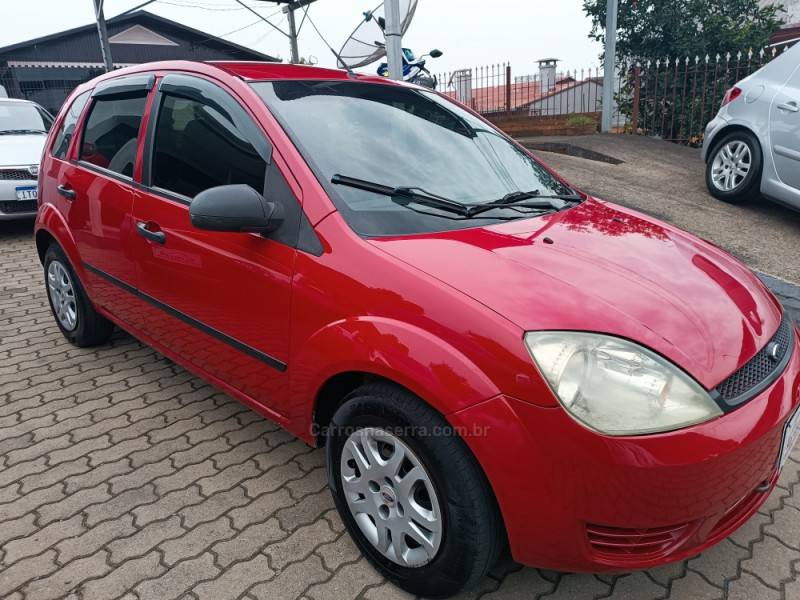 FORD - FIESTA - 2005/2005 - Vermelha - R$ 20.900,00