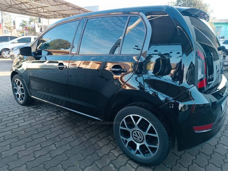 VOLKSWAGEN - UP - 2018/2019 - Preta - R$ 63.900,00