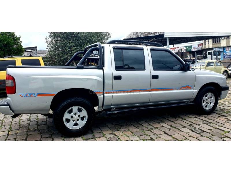 CHEVROLET - S10 - 2005/2005 - Prata - R$ 65.900,00
